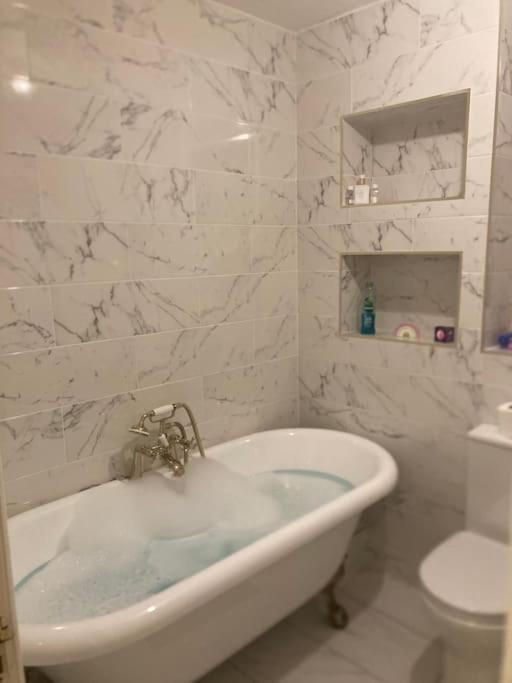 15 Min Drive To Airport 20 Min To Loch Lomond And City Center Old Kilpatrick Exteriör bild