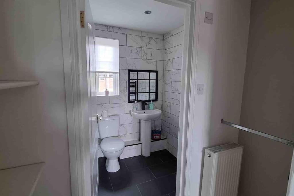 15 Min Drive To Airport 20 Min To Loch Lomond And City Center Old Kilpatrick Exteriör bild
