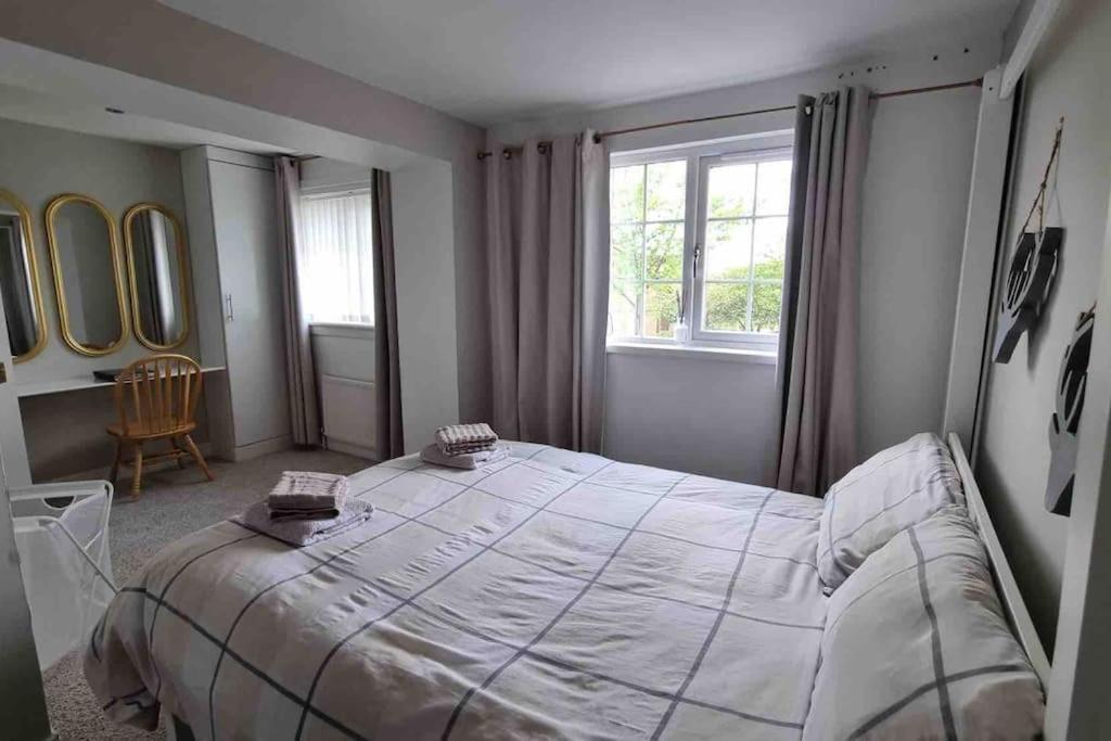 15 Min Drive To Airport 20 Min To Loch Lomond And City Center Old Kilpatrick Exteriör bild